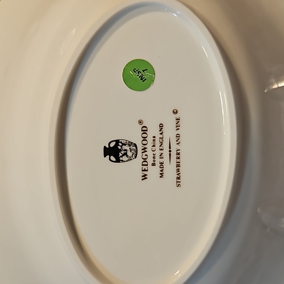 New Wedgwood Strawberry And Vine Oval Vegetable Bowl - Picture 5 of 12